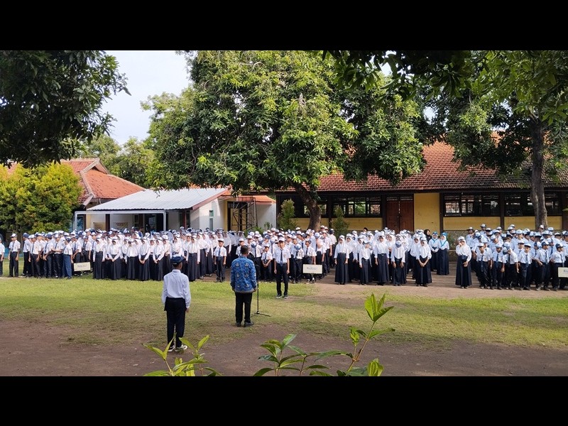 Peringatan Hari Guru Nasional (HGN) di SMPN 1 Besuki pada tahun 2025